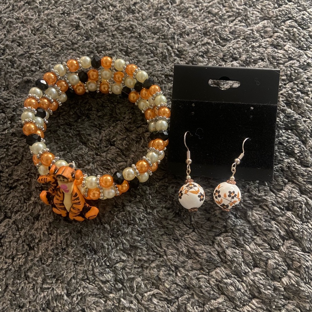 Handcrafted tiger bracelet and earrings set